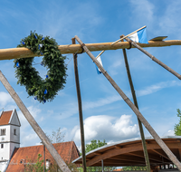 fileadmin/roha/images_galerie/brauchtum/Maibaum/BR-MAIB-SURH-0005-2023-1414-D-roha-Brauchtum-Maibaum-Saaldorf-Surheim.png