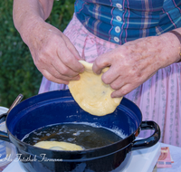 fileadmin/roha/images_galerie/kulinarisch/GAS-SCHMALZ-KRA-0007-D-roha-Gastronomie-Schmalzgebackenes-Krapfen-Ausgezogene.png