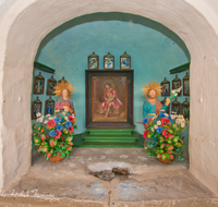 fileadmin/roha/images_galerie/kirche_religion/Teisendorf/KKKM-TEIS-PANK-0005-D-roha-Kapelle-Pank-Teisendorf-Anger-Bildnis-Figuren.png