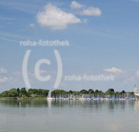 fileadmin/roha/images_galerie/orte_landschaft/Seeon-Seebruck/SEEBR-CHIE-0001-D-roha-Seebruck-Chiemsee-Yachthafen.jpg