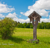 fileadmin/roha/images_galerie/kirche_religion/Petting/KKKM-PETT-KIRCHH-0004-D-roha-Wegkreuz-Petting-Kirchhof-Korpus.png