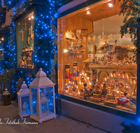 fileadmin/roha/images_galerie/brauchtum/Weihnachten/Christkindlmarkt-Salzburg/SA-CHRISTK-DEKO-0004-D-roha-Salzburg-Christkindlmarkt-Schaufenster-Deko.png