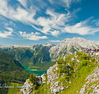 fileadmin/roha/images_galerie/orte_landschaft/Berchtesgaden/Jenner-Schoenau/BGD-JENN-0012-D-roha-Berchtesgaden-Jenner-Berg-Fels-Steineres-Meer-Koenigssee-Aussichtskanzel-Watzmann.png