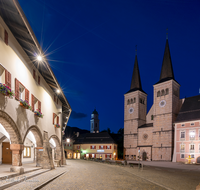 fileadmin/roha/images_galerie/orte_landschaft/Berchtesgaden/Markt-Berchtesgaden/BGD-MARKT-SCHLOS-NA-0008-D-roha-Berchtesgaden-Markt-Schlossplatz-Nacht.png