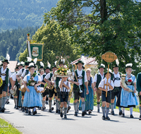 fileadmin/roha/images_galerie/orte_landschaft/Teisendorf/Neukirchen/Trachtenfest-Neukirchen-2019/BR-FEST-NEUK-TRACH-2019-08-11-1155-03-D-roha-Brauchtum-Fest-Neukirchen-Trachtenverein-Festzug.png