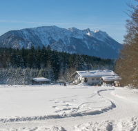 fileadmin/roha/images_galerie/orte_landschaft/Inzell/INZ-ADLG-WI-0001-D-roha-Inzell-Adlgass-Winter-Schnee.png