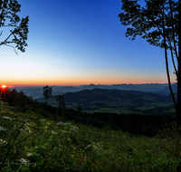 fileadmin/roha/images_galerie/stimmung-Sonne/Sonnenaufgang/SO-AU-ANG-TEISB-STOISSB-0001-0543-D-roha-Sonnenaufgang-Anger-Stoissberg-Neuhaus.png