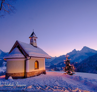 fileadmin/roha/images_galerie/orte_landschaft/Berchtesgaden/Kirchleitnkapelle/BGD-KIRCHL-KAP-0021-D-roha-Berchtesgaden-Kirchleitn-Kapelle-Winter-Schnee-Watzmann.png