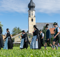 fileadmin/roha/images_galerie/orte_landschaft/Ainring/Trachtenfest/BR-FEST-FELDK-TRACH-2019-08-18-0939-03-D-roha-Brauchtum-Fest-Feldkirchen-Trachtenverein-Thundorf-Strass.png