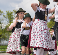 fileadmin/roha/images_galerie/brauchtum/Tracht/Trachtenverein_Anger/BR-MAIB-ANG-2017-1347-02-D-roha-Brauchtum-Maibaum-Anger-Trachten-Kinder-Jugend-Auftanz.png