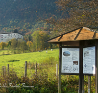 fileadmin/roha/images_galerie/orte_landschaft/Piding/PID-STAUFENECK-0042-D-PS-roha-Piding-Staufeneck-Schloss-Hochstaufen-Schautafel.png