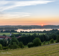 fileadmin/roha/images_galerie/orte_landschaft/Waging/SON-AU-MUEHLB-0001-0510-01-D-roha-Sonnenaufgang-Muehlberg.png