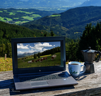 fileadmin/roha/images_galerie/orte_landschaft/Stoisser-Alm/Stoisser-Alm-kulinarisch/TEI-STO-GAS-0100-0652-D-M-roha-Stoisser-Alm-Labtop.png