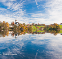 fileadmin/roha/images_galerie/orte_landschaft/Anger/Hoeglwoerth/AN-HOE-0089-3-D-roha-Anger-Hoeglwoerth-See-Kloster.png