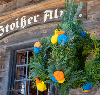 fileadmin/roha/images_galerie/brauchtum/Almabtrieb/Almabtrieb-Stoisser-Alm/BR-ALMAB-STOISS-2021-1221-01-D-roha-Brauchtum-Almabtrieb-Fuikl-Stoisseralm-Teisendorf-Anger.png