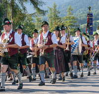 fileadmin/roha/images_galerie/orte_landschaft/Anger/Anger-Trachten-Musik-Fest/MU-BLA-THUN-ANG-2018-0941-02-D-roha-Musik-Blasmusik-Thundorf-Strass-Anger-Festzug.png