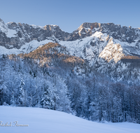 fileadmin/roha/images_galerie/orte_landschaft/Berchtesgaden/Marktschellenberg-Ettenberg/BGD-MARKT-SCHEL-LAN-0009-D-roha-Berchtesgaden-Marktschellenberg-Untersberg-Winter.png