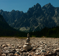 fileadmin/roha/images_galerie/orte_landschaft/Berchtesgaden/Wimbachklamm-Wimbachgries/BGD-WIMB-0010-D-roha-Berchtesgaden-Ramsau-Wimbachgries-Nationalpark-Palfenhorn-Steinmandl.png