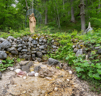 fileadmin/roha/images_galerie/kirche_religion/Berchtesgaden/KKKM-BGD-ALM-0020-D-roha-Statue-Mutter-Gottes-Maria-Almbachklamm-Untersberg.png