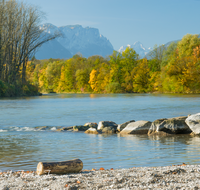 fileadmin/roha/images_galerie/orte_landschaft/Piding/PID-SAALA-0003-D-roha-Piding-Saalach-Herbst-Wasser-Fluss-Loferer-Steinberge-Reiter-Alpe.png