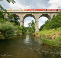 fileadmin/roha/images_galerie/orte_landschaft/Teisendorf/IN-LANDS-Teisendorf/TECHN-EISENB-TEI-0020-08-D-roha-Technik-Eisenbahn-Zug-Bahnlinie-Viadukt-Teisendorf.png