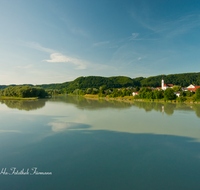 fileadmin/roha/images_galerie/orte_landschaft/Marktl_am_Inn/MARKTL-0001-2-D-roha-Marktl-am-Inn-Chiemgau-Papst-Benedikt-XVI.png