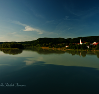 fileadmin/roha/images_galerie/orte_landschaft/Marktl_am_Inn/MARKTL-0001-2-D-roha-Marktl-am-Inn-Chiemgau-Papst-Benedikt-XVI.png