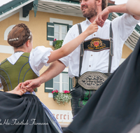 fileadmin/roha/images_galerie/brauchtum/Tracht/Trachtenverein_Anger/AN-DORFF-0001-1344-01-D-roha-Anger-Dorffest-Tracht-Tanz-Dirndl-Bua-Zwoasteirer.png