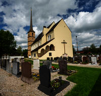 fileadmin/roha/images_galerie/kirche_religion/Teisendorf/Oberteisendorf/KKKM-TEIS-OBERT-0001-0-1-D-roha-Kirche-Oberteisendorf-Sankt-Georg-Friedhof.png