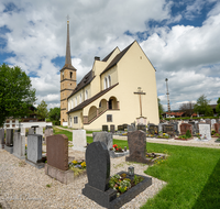 fileadmin/roha/images_galerie/kirche_religion/Teisendorf/Oberteisendorf/KKKM-TEIS-OBERT-0001-0-1-D-roha-Kirche-Oberteisendorf-Sankt-Georg-Friedhof.png