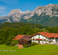 fileadmin/roha/images_galerie/orte_landschaft/Berchtesgaden/Ramsau/BGD-RA-LAN-0002-1-D-roha-Berchtesgaden-Ramsau-Reiter-Alpe-Freiding-Lehen-Bauernhof-Landschaft.png