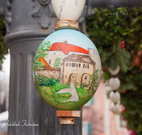 fileadmin/roha/images_galerie/brauchtum/Ostern/BR-OST-BRUN-EI-0010-D-roha-Brauchtum-Osterbrunnen-Bad-Reichenhall-Florianiplatz-Osterei-Straussenei-Burg-Gruttenstein.png