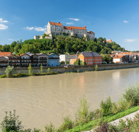 fileadmin/roha/images_galerie/orte_landschaft/Burghausen/BURGH-PAN-0037-D-roha-Burghausen-Salzach-Burg.png