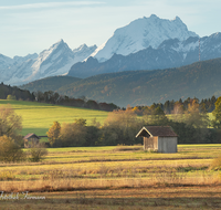 fileadmin/roha/images_galerie/orte_landschaft/Haarmoos/HAARM-0004-1-1-D-roha-Abtsdorf-Haarmoos-Sonnenaufgang-Watzmann-Stadel-Lattengebirge.png