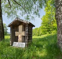 fileadmin/roha/images_galerie/kirche_religion/Anger/KKKM-ANG-AUF-JECH-0004-01-D-roha-Wegkreuz-Suehnekreuz-Anger-Aufham-Jechling.png