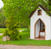 fileadmin/roha/images_galerie/kirche_religion/Teisendorf/KKKM-TEIS-RUECK-0024-D-roha-Kapelle-Oberstetten-Teisendorf.png