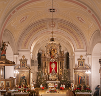 fileadmin/roha/images_galerie/brauchtum/Weihnachten/BR-WEIH-MET-0002-D-M-roha-Brauchtum-Weihnachten-Mette-Christkind-Teisendorf-Kirche.png