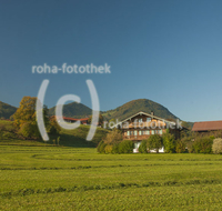 fileadmin/roha/images_galerie/orte_landschaft/Grassau/GRAS-ROTT-0012-D-roha-Grassau-Rottau-Landwirtschaft-Bauernhof-Herbst.jpg