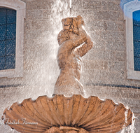 fileadmin/roha/images_galerie/architektur-Haeuser/SA-RESID-PLA-0015-D-roha-Salzburg-Residenz-Platz-Brunnen-Dom.png