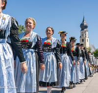 fileadmin/roha/images_galerie/orte_landschaft/Ainring/Trachtenfest/BR-FEST-FELDK-TRACH-2019-08-18-1137-04-D-roha-Brauchtum-Fest-Feldkirchen-Trachtenverein-Ainring-Festzug.png