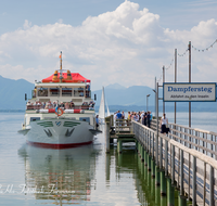 fileadmin/roha/images_galerie/orte_landschaft/Chiemsee/CHIE-SCHIFF-0027-D-roha-Chiemsee-Schiff-Fahrt-Schifffahrt-Seebruck-Anlegesteg.png