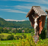 fileadmin/roha/images_galerie/kirche_religion/Teisendorf/KKKM-TEIS-SCHOED-0001-3-D-roha-Wegkreuz-Teisendorf-Schoedling-Himmel-Wolken-Oberteisendorf.png