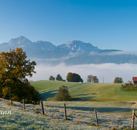 fileadmin/roha/images_galerie/orte_landschaft/Anger/Anger/Anger-Stimmung/LANDS-ANG-FELB-PAN-0042-D-roha-Landschaft-Anger-Panorama-Felber-Hochstaufen-Zwiesel.png