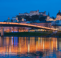 fileadmin/roha/images_galerie/brauchtum/Weihnachten/Christkindlmarkt-Salzburg/SA-ALTST-NACHT-MAK-0004-1642-01-D-roha-Salzburg-Altstadt-Festung-Makartsteg-Nacht-Weihnachten-Salzach.png