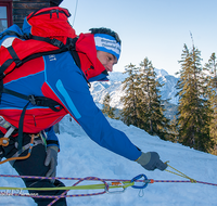 fileadmin/roha/images_galerie/Bergwacht/BERGW-UEB-PRED-2020-1033-01-D-roha-Bergwacht-Uebung-Predigtstuhl-Flaschenzug-Winter.png