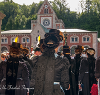 fileadmin/roha/images_galerie/brauchtum/Tracht/BR-TRACH-GAUF-REI-0002-D-roha-Brauchtum-Tracht-Gaufest-Bad-Reichenhall-Teisendorf-Roeckifrauen-Alte-Saline.png