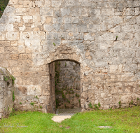 fileadmin/roha/images_galerie/Fenster-Tueren/LANDA-TUER-TITT-BUR-0005-D-roha-Landart-Tuer-Tor-Burg-Mauer-Tittmoning.png