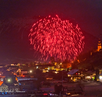 fileadmin/roha/images_galerie/brauchtum/Feuerwerk/RUH-FEUERWERK-0004-D-roha-Ruhpolding-Winter-Feuerwerk.png