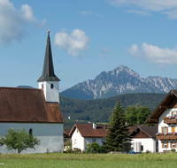 fileadmin/roha/Interessantes-in-Kurzform/ab-5-2022/AINR-PER-0001-D-roha-Ainring-Perach-Kirche-Hochstaufen-Zwiesel.png