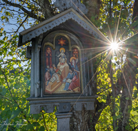 fileadmin/roha/images_galerie/kirche_religion/Tei-Wei-Rosenkranzweg/KKKM-TEI-WEI-ROS-05-0020-D-roha-Wegkreuz-Rosenkranz-Station-Teisendorf-Weildorf.png